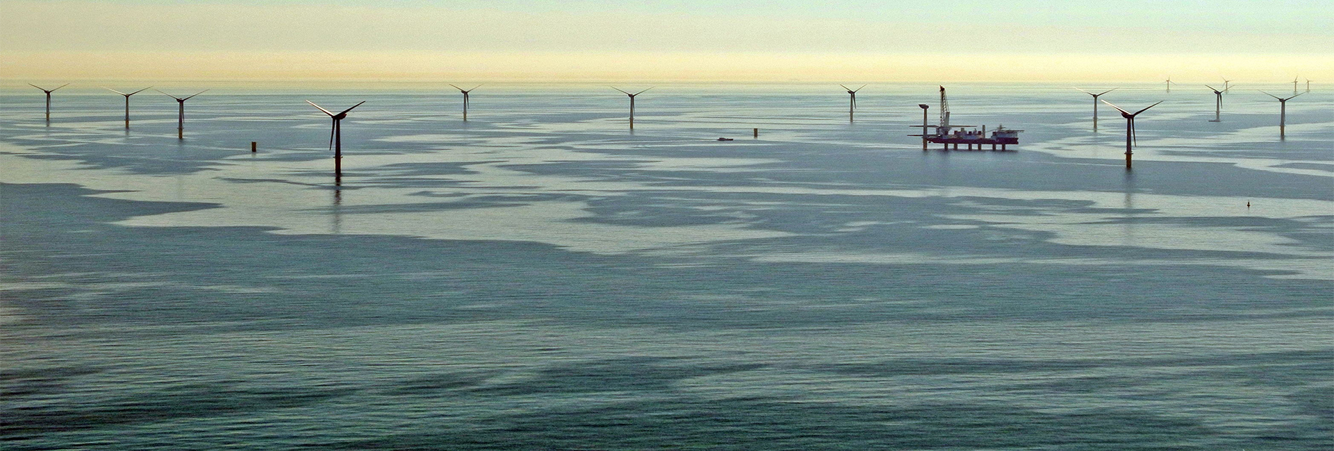 Offshore Windpark in der Nordsee Foto von Sabine Billerbeck