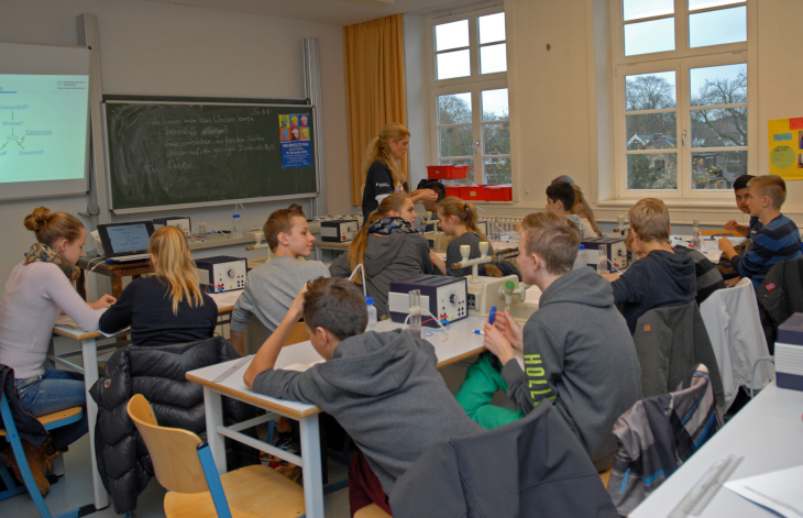 Hansa-gymnasium führt Versuche rund um die Wasserstoffproduktion und Nutzung in der Brennstoffzelle durchgeführt. 