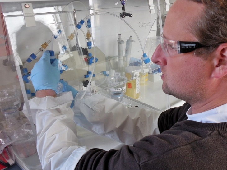 Department head, Dr Daniel Pröfrock, preparing samples in the laboratory. 