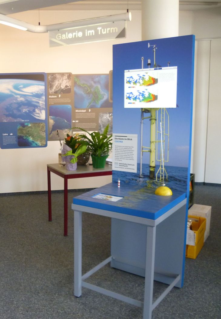 Das COSYNA-Exponat im "Natureum" während der Ausstellungs-eröffnung. -Bild: Christiane Eschenbach / Hereon-