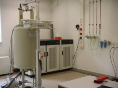 Kernresonanzspektroskop (NMR) Bruker AV-300 