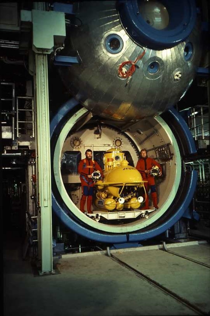 divers and submersible in the main test chamber