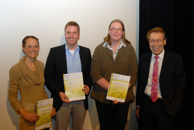Die drei Gewinner des Preises für Verständliche Wissenschaft 2012 und Prof. Dr. Wolfgang Kaysser.