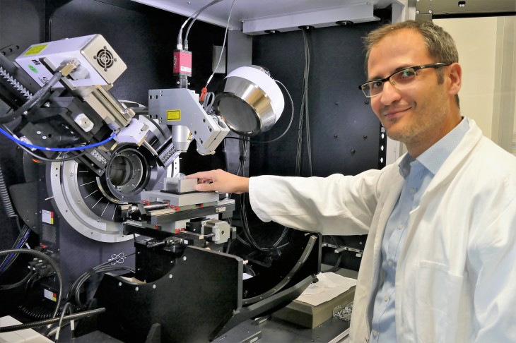 Dr. Claudio Pistidda at a diffractometer for testing new hydrogen tanks.