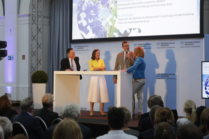 Prof. Wolfgang Kaysser, Dr. Eva Gümbel, Dr. Peter Schroth und Vera Cordes bei ihrem Vortrag