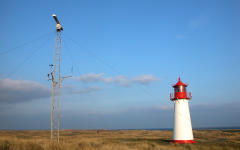 Wave radar system and lighthouse on the island Sylt.