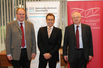 die Helmholtz-Geschäftsführer Michael Ganß und Wolfgang Kaysser sowie der HSU-Präsident Wilfried Seidel