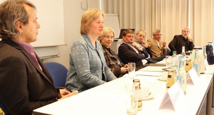 Wissenschaftsstaatssekretär Rolf Fischer, Prof. Martin Wahl (GEOMAR), Dr. Klaus Schwarzer (KMS/CAU), Prof. Ralph Schneider (KMS/CAU), Wissenschaftsministerin Kristin Alheit, Prof. Karen Wiltshire (AWI) und Prof. Kai Wirtz (HZG)