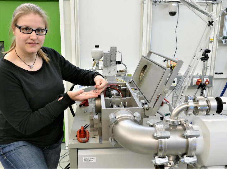 Katja Hauschildt at the experimental station at the synchrotron in Hamburg