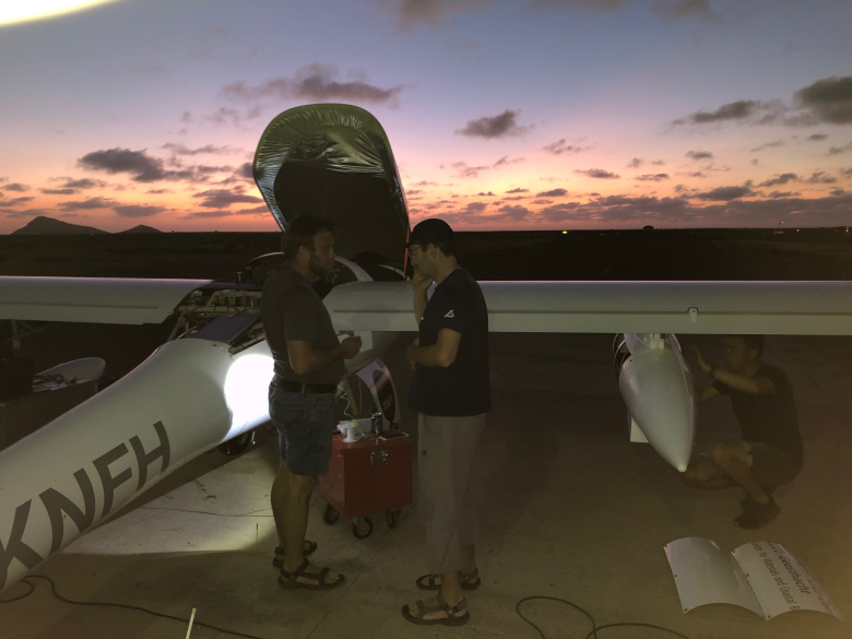  Arrangements between scientist and pilot for the next measurement day before the research aircraft