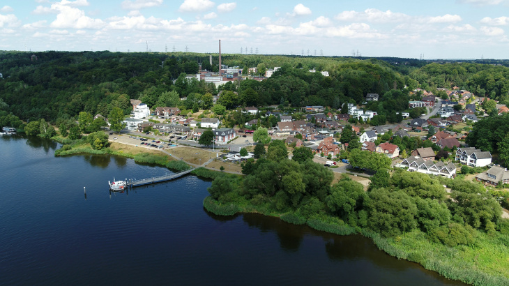 Aerial view of Tesperhude with  promenade pier (Photo: Michael Streßer / Hereon)